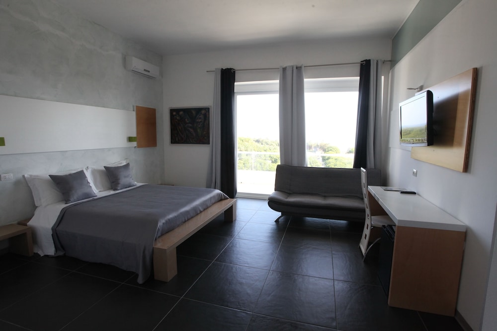 Oasis Park Hotel 22/43