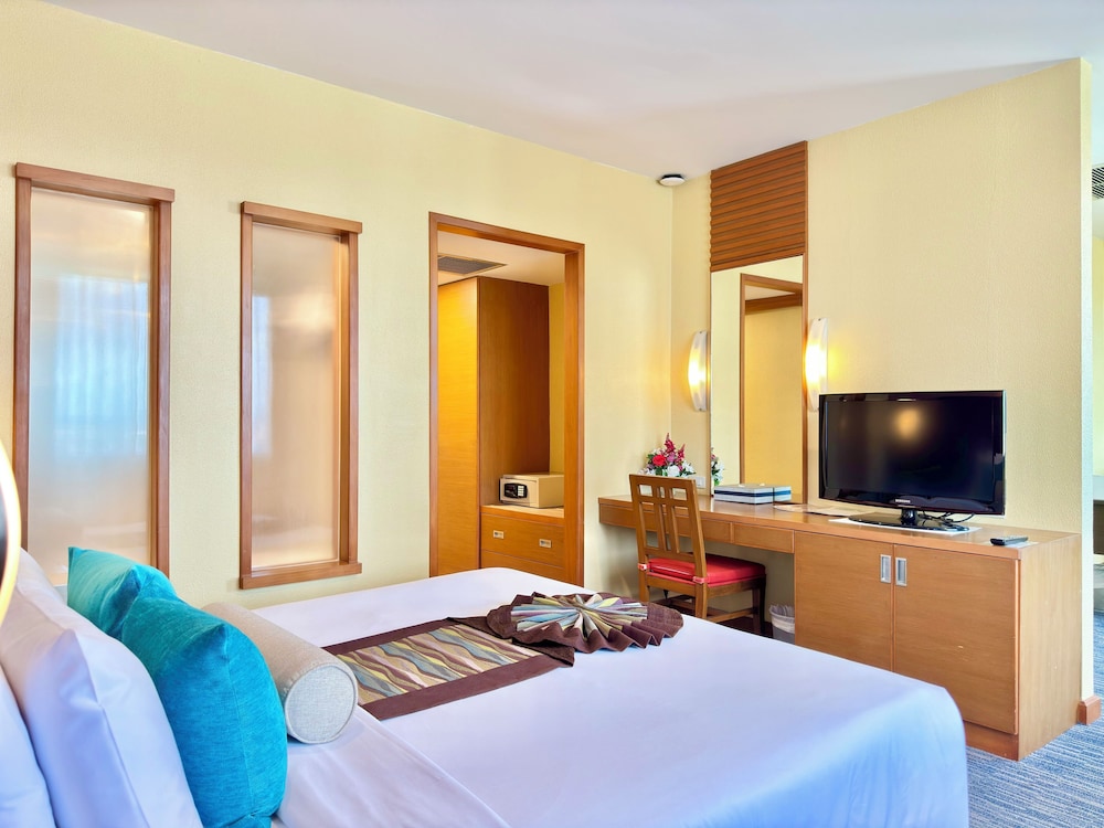 EXECUTIVE, SUITE