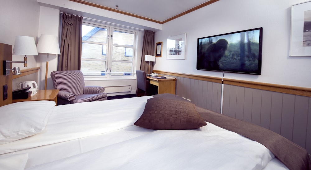 Home Hotel With 28/35