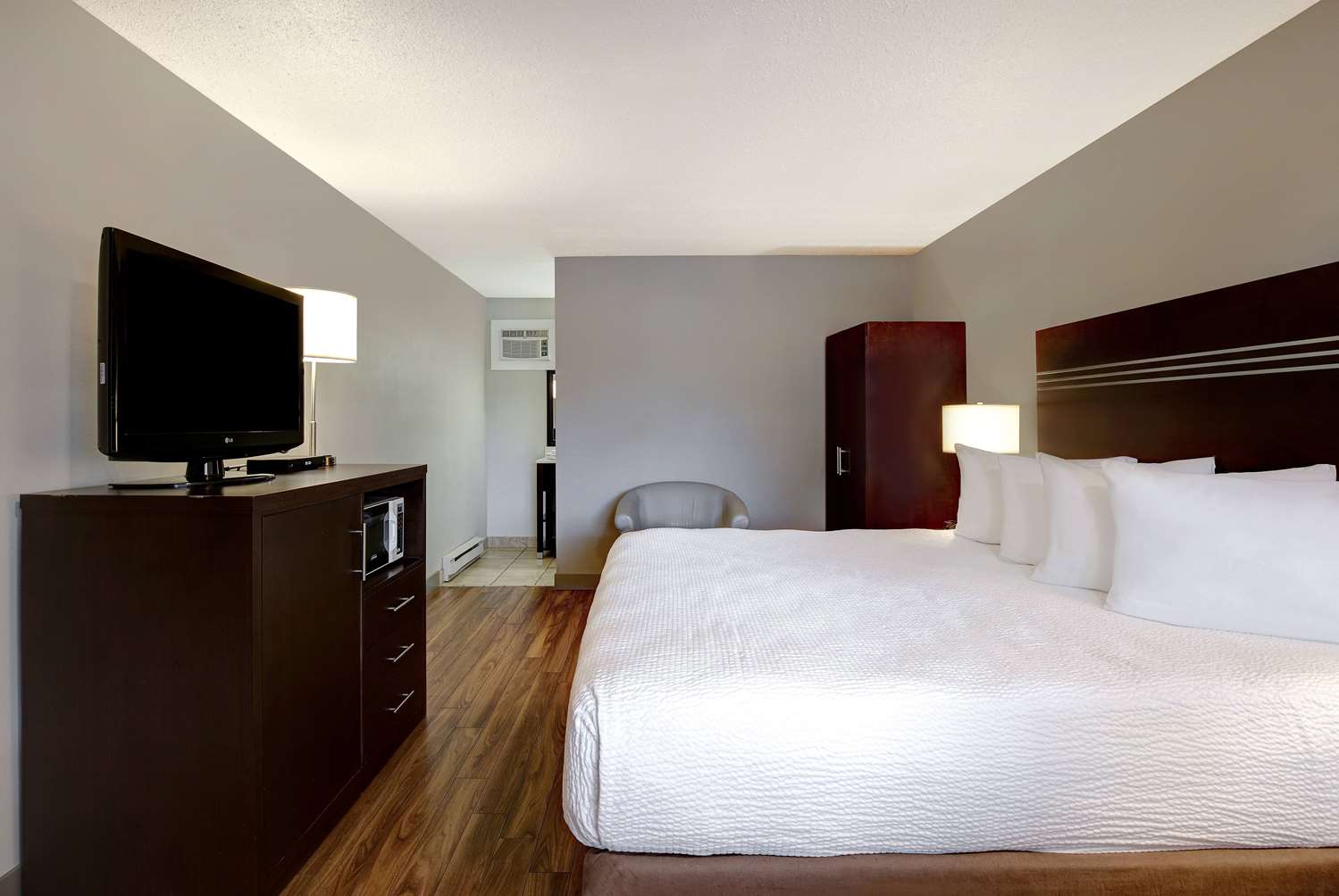 Days Inn By Wyndham Vernon 8/31