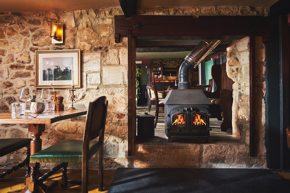 Masons Arms 27/48