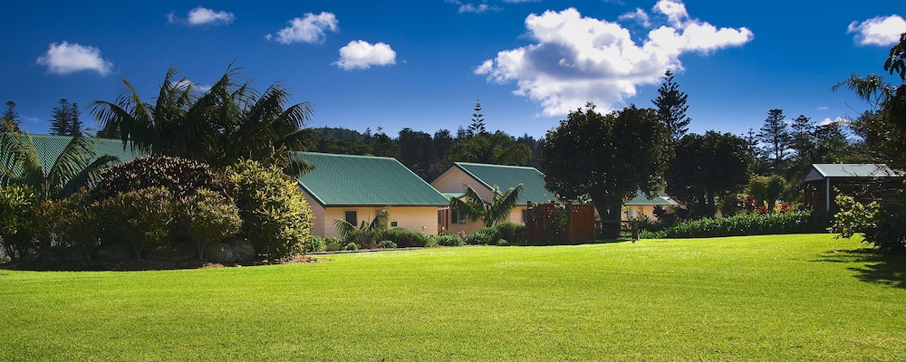 Poinciana Cottages 37/50