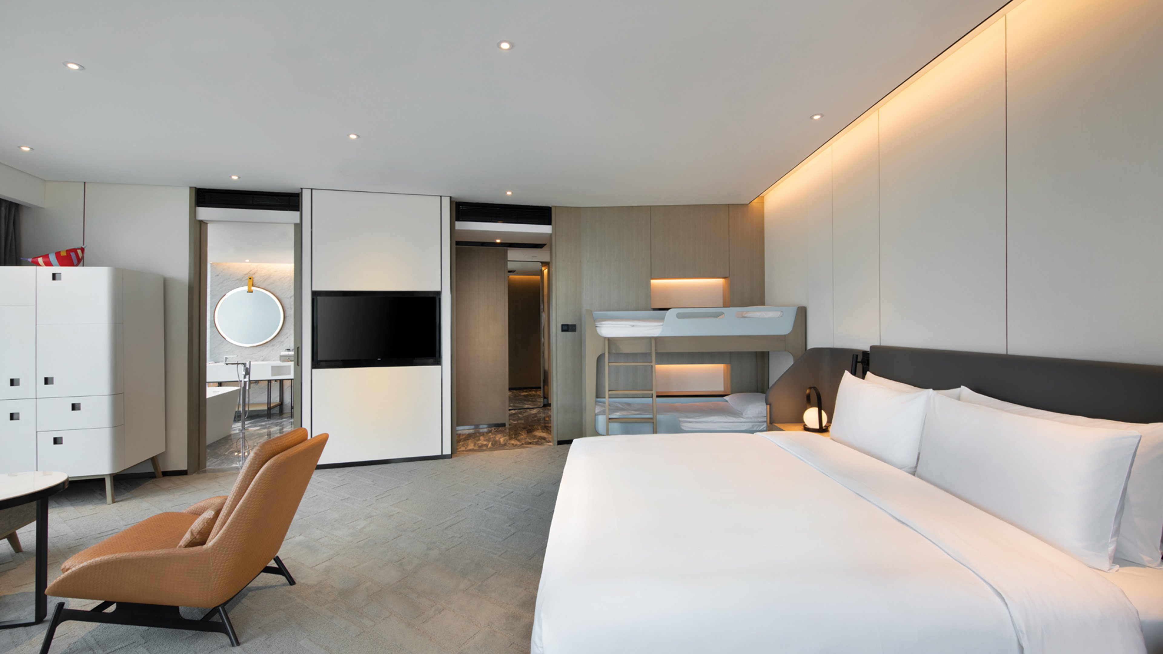 غرفة بسرير كينج وسرير بطابقين بإطلالة على النهر، Crowne Plaza Quanzhou Riverview 2/3