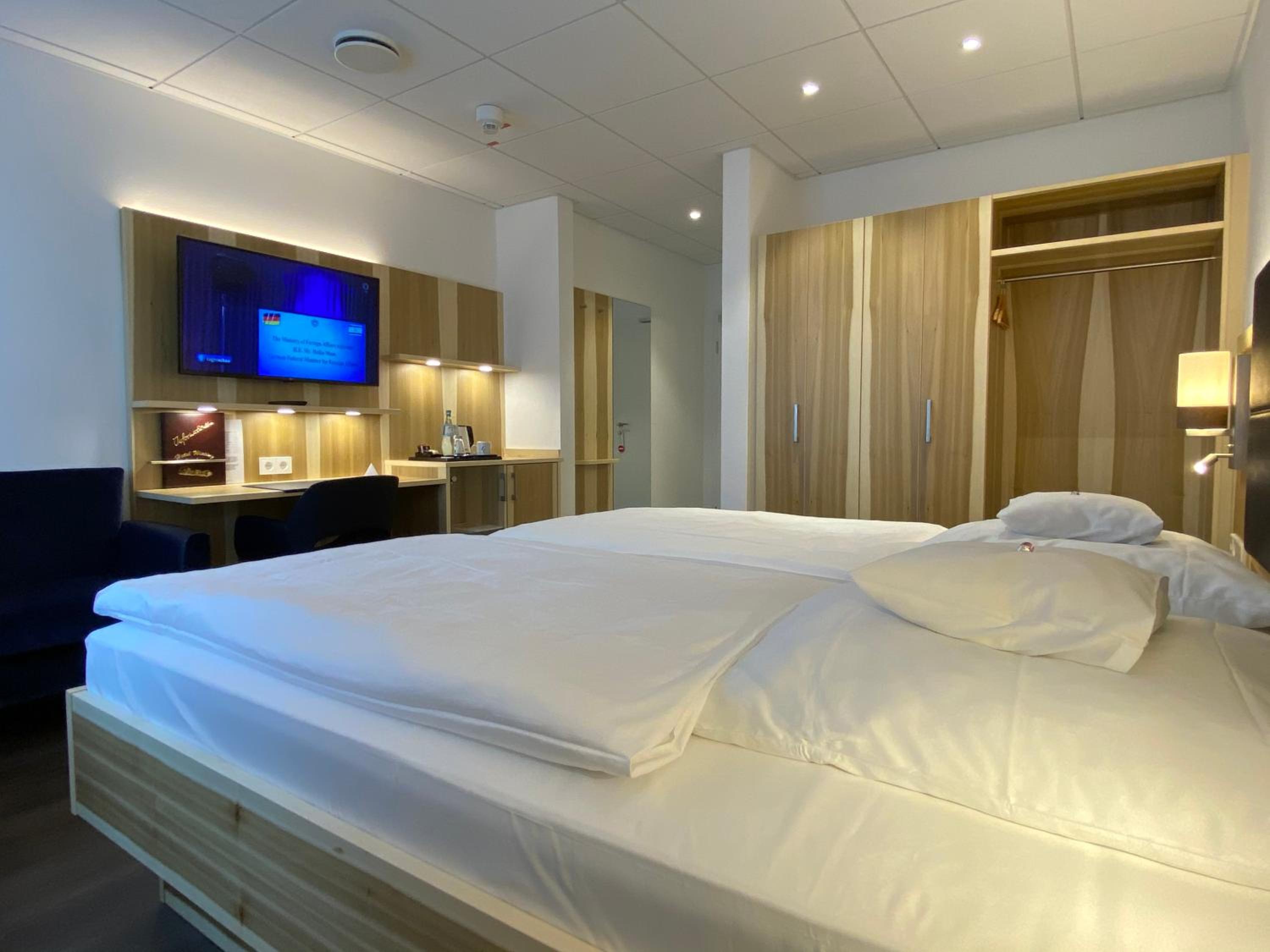 Room, Double Bed