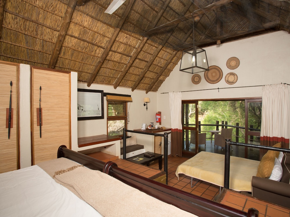 MADIKWE RIVER LODGE 10/42