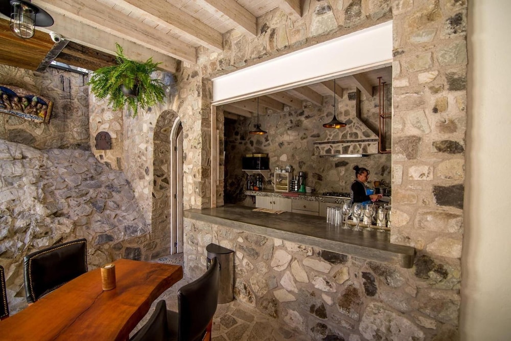 Hotel de Piedra 8/70