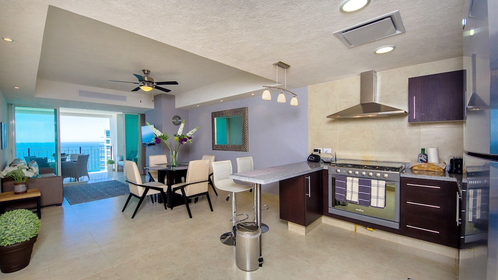 Grand Venetian Condominium 35/50