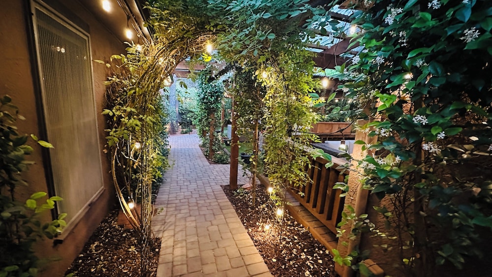 Lantern Light Inn - Romantic Getaway 63/68