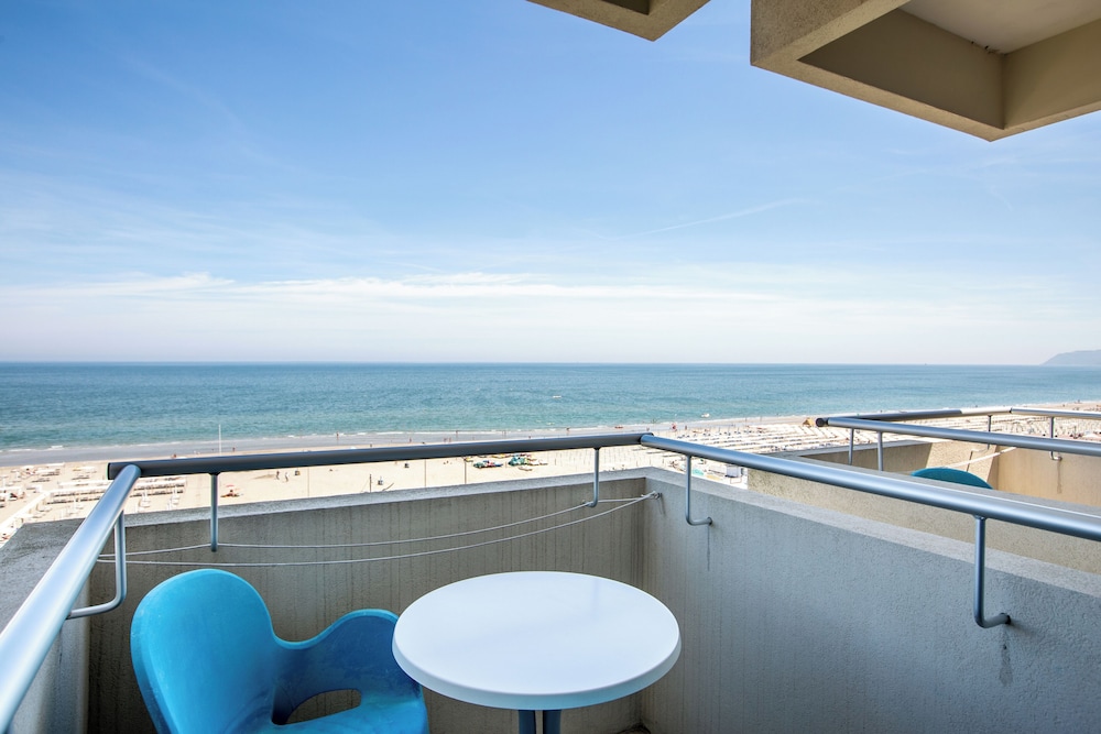 Hotel Baltic Riccione 64/68