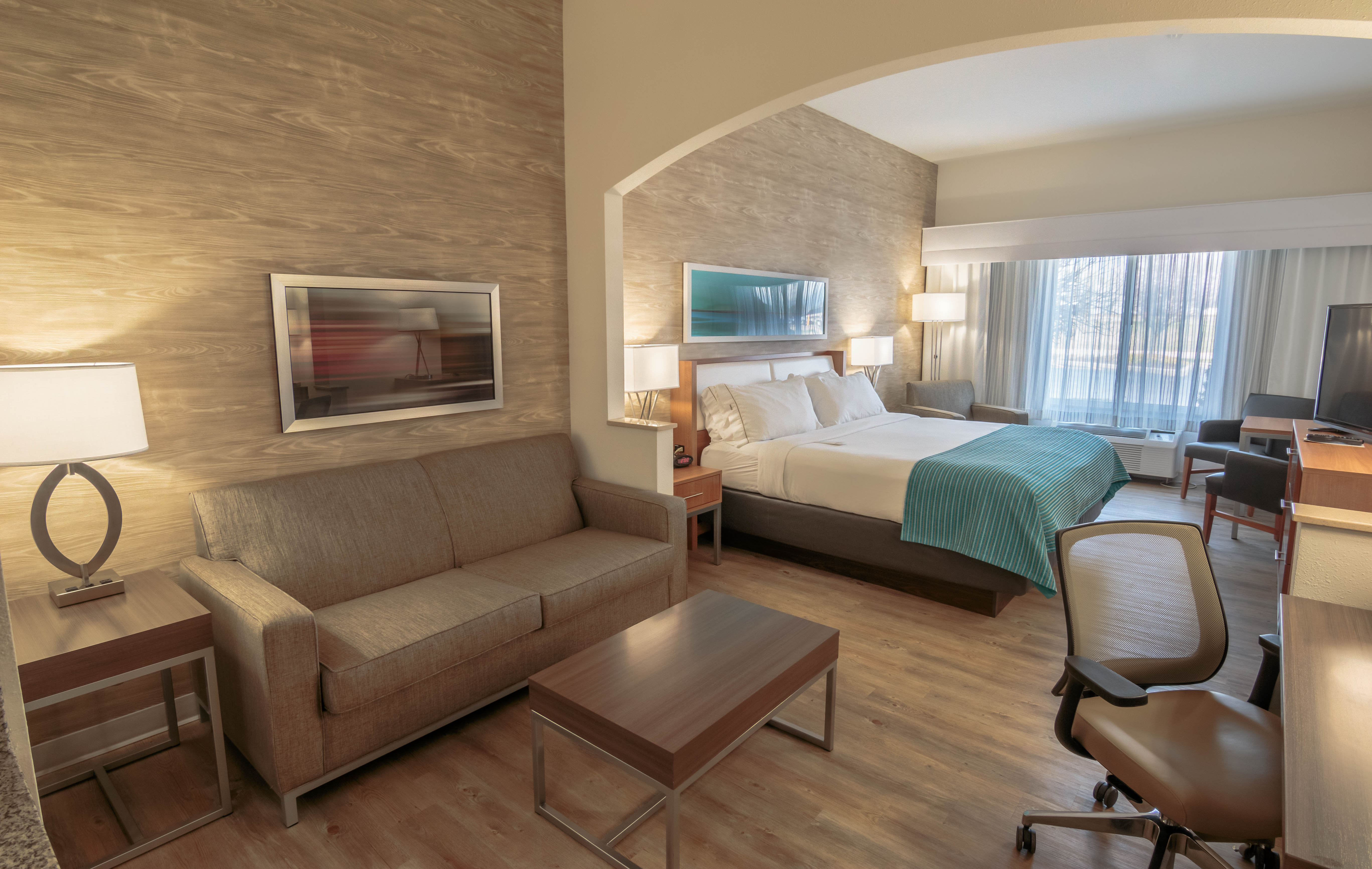 Holiday Inn Express Hotel And Suites Farmington 33/63