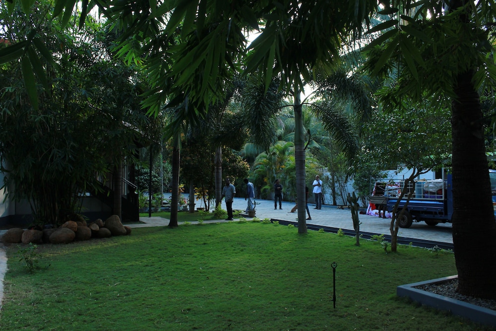 Ananthi Hotels 14/18