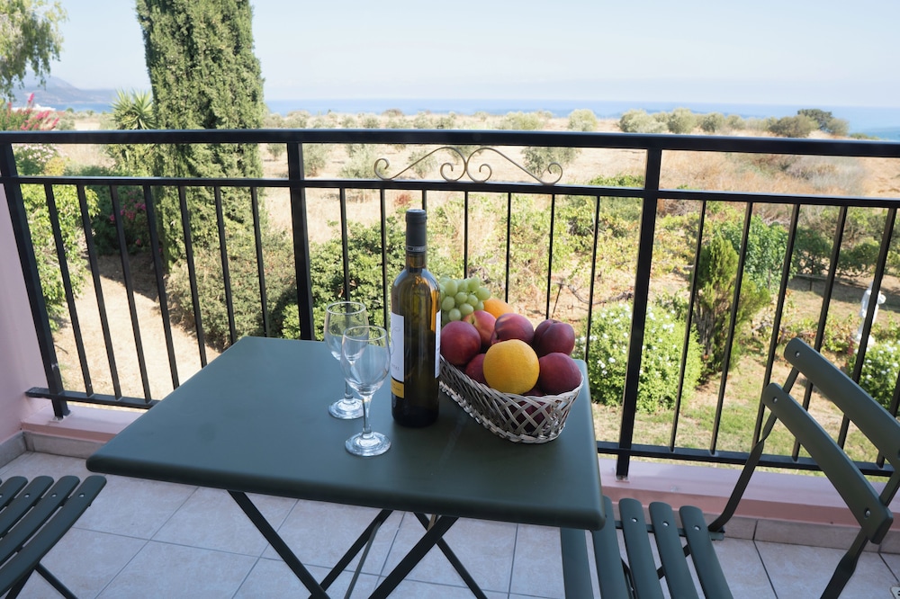 Akamanthea Holiday Village 40/50