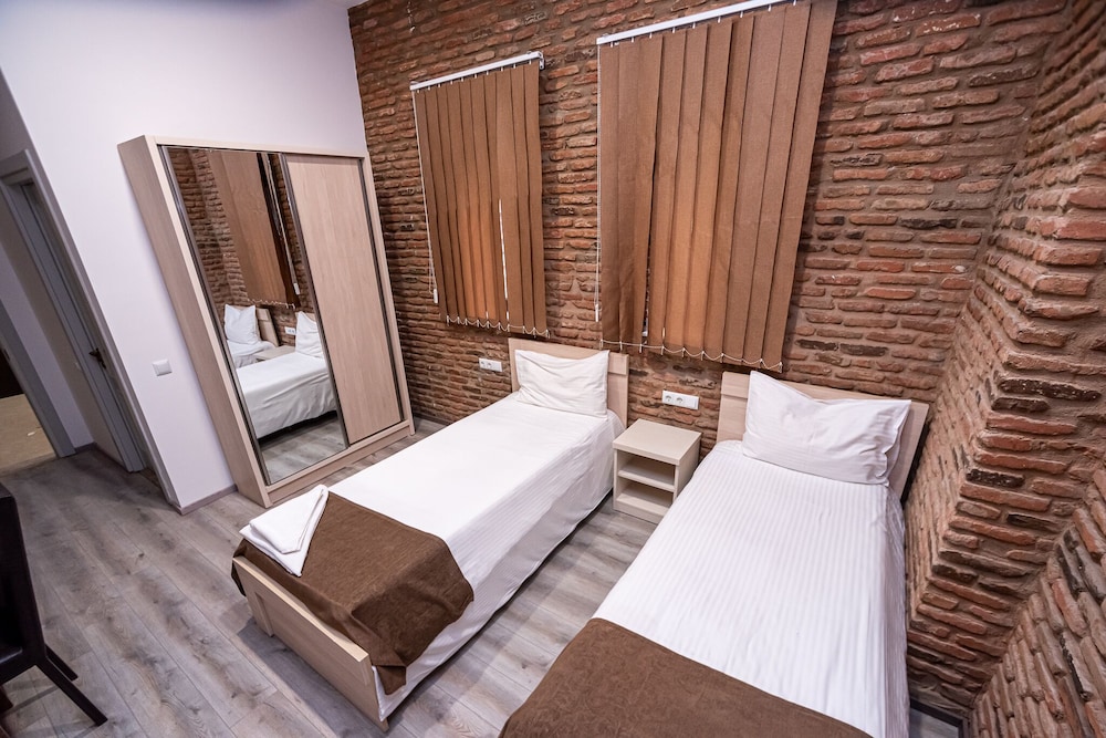 Tiflis Hotel 27/74