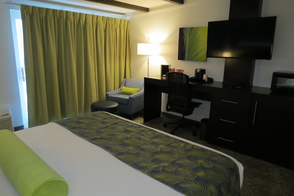 Oasis Hotel & Conv. Center, Ascend Hotel Collection 20/38