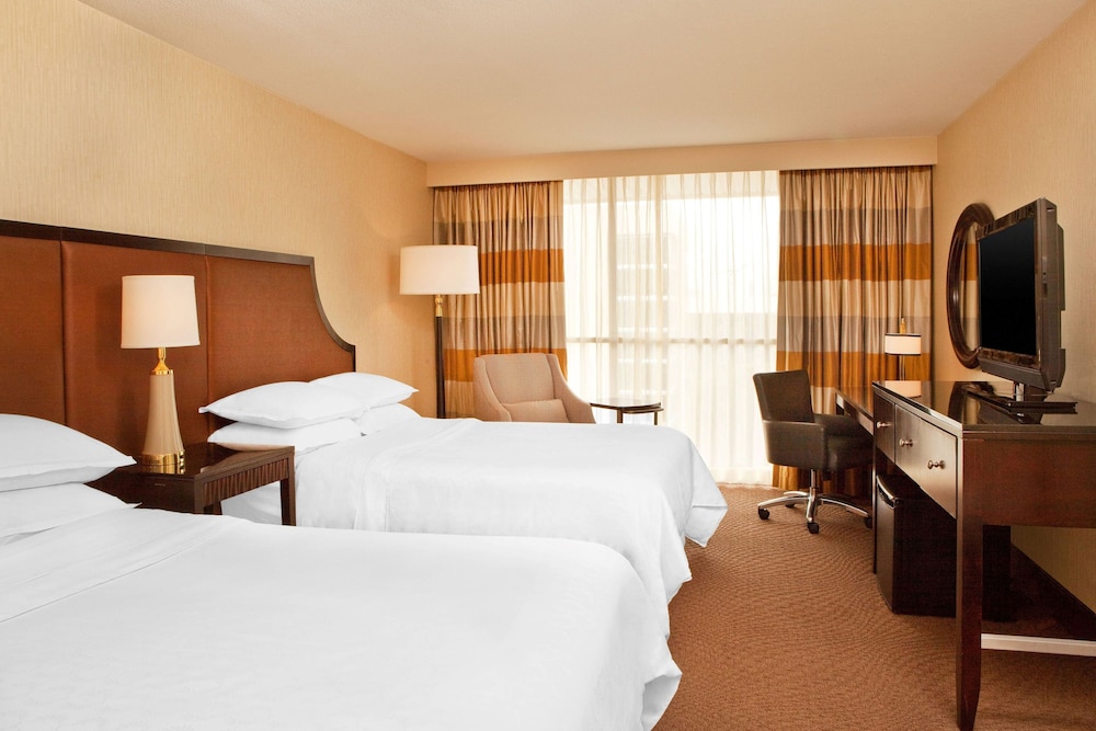 غرفة ديلوكس بسريرين كوين، Courtland Grand Hotel, Trademark Collection by Wyndham 3/5