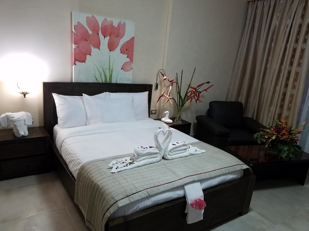 Murex Plaza Hotel and Suites 12/33