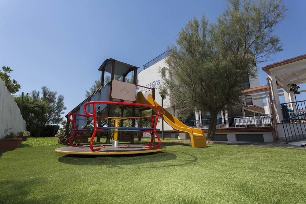 Tichos Greenblu Hotel 51/63