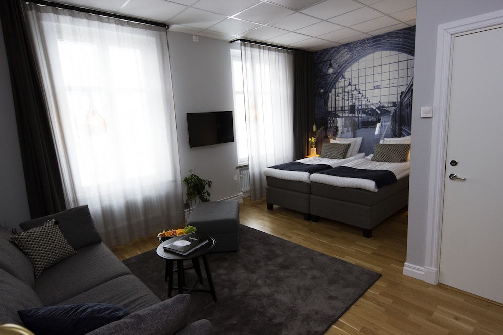 Livin Station Sure Hotel Collection By Best Western 48/66