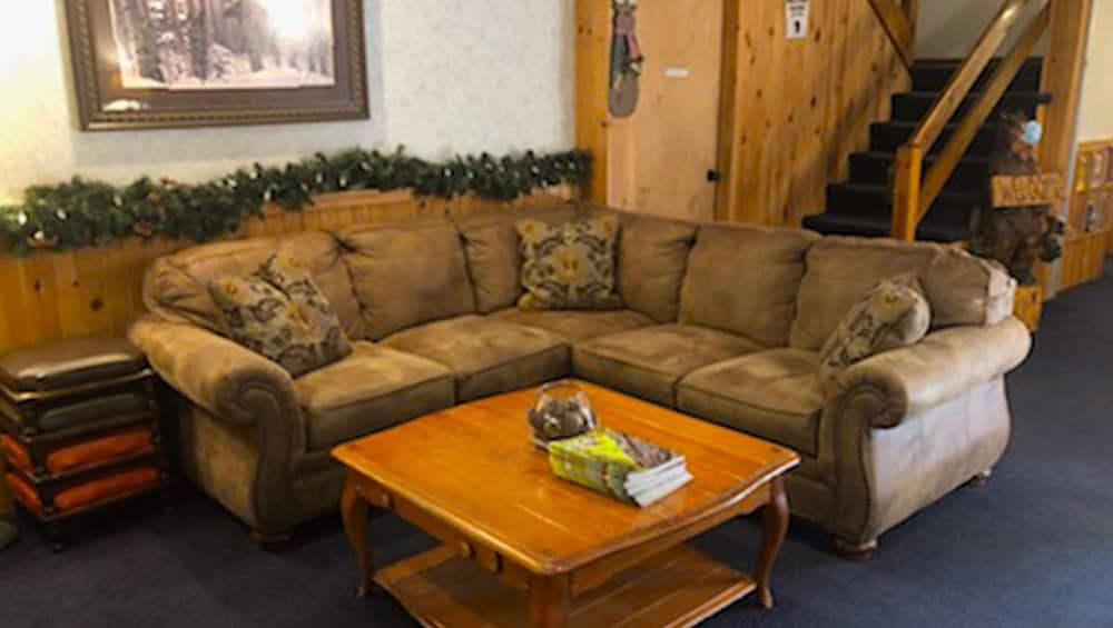 ADIRONDACK LODGE OLD FORGE 43/55