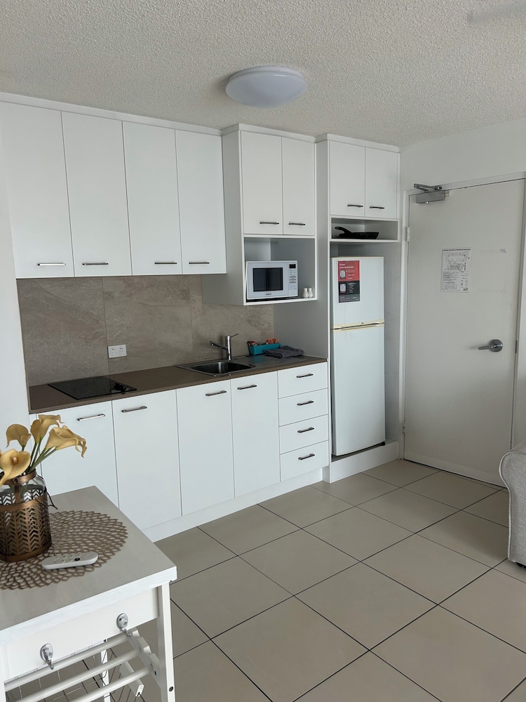 Beachside Mooloolaba 11/59