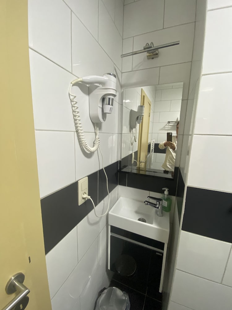 Fly Inn Hotel Brussels Airport 44/45