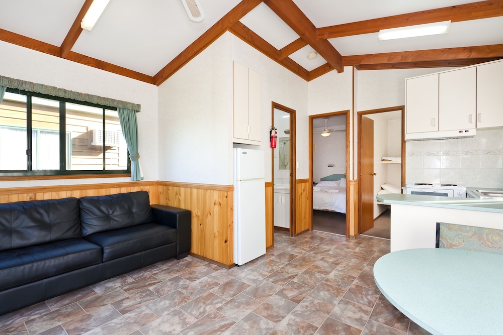 PORTLAND HOLIDAY VILLAGE 22/50