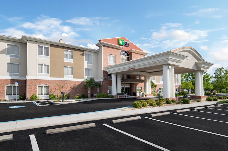 Holiday Inn Express Hotel & Suites Spring Hill 65/69