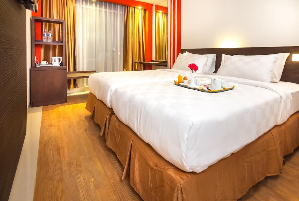 Redstar Hotel 7/39