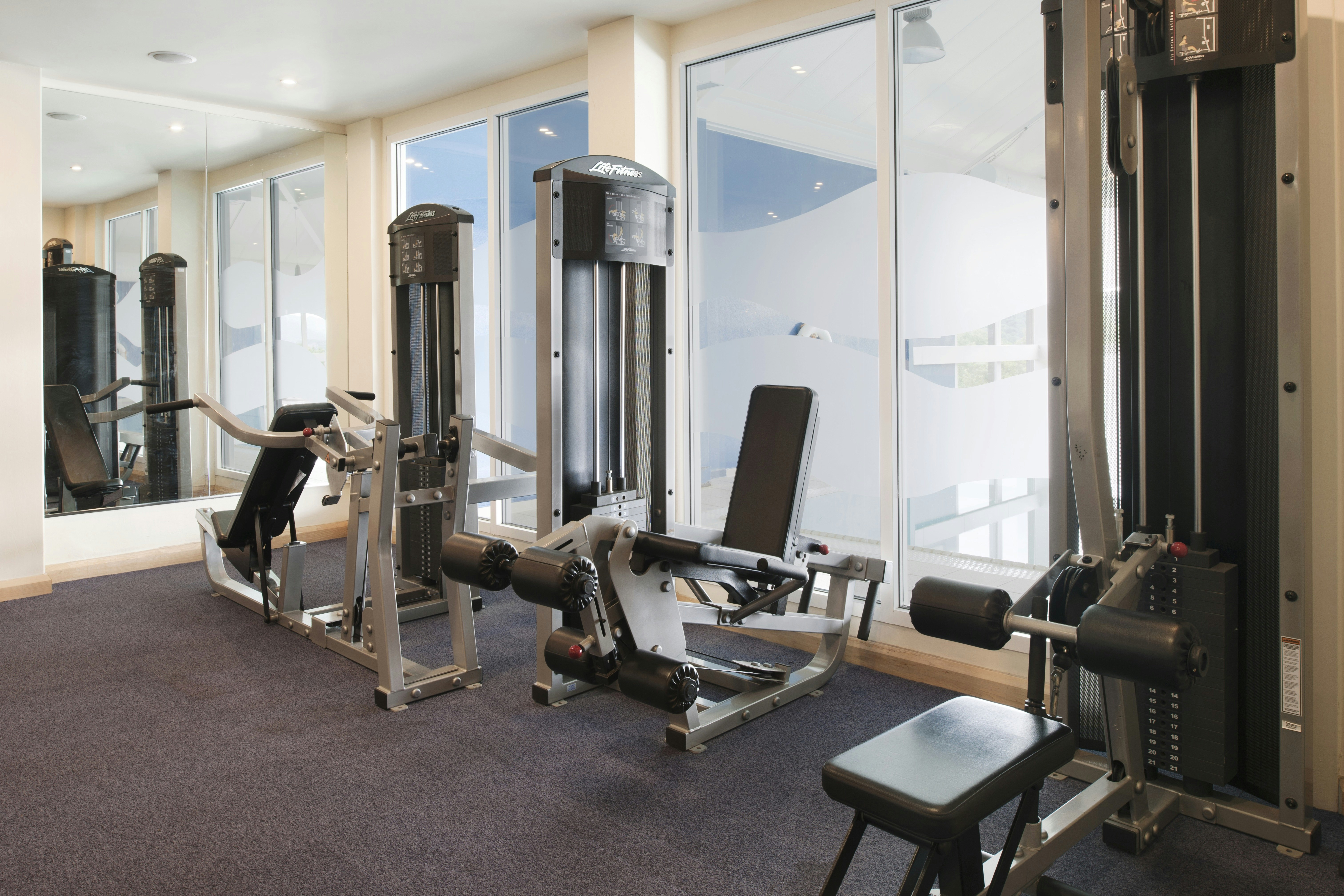 HOLIDAY INN LEEDS BRIGHOUSE 23/50
