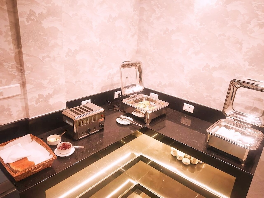 Time Square Boutique Hotel 24/30