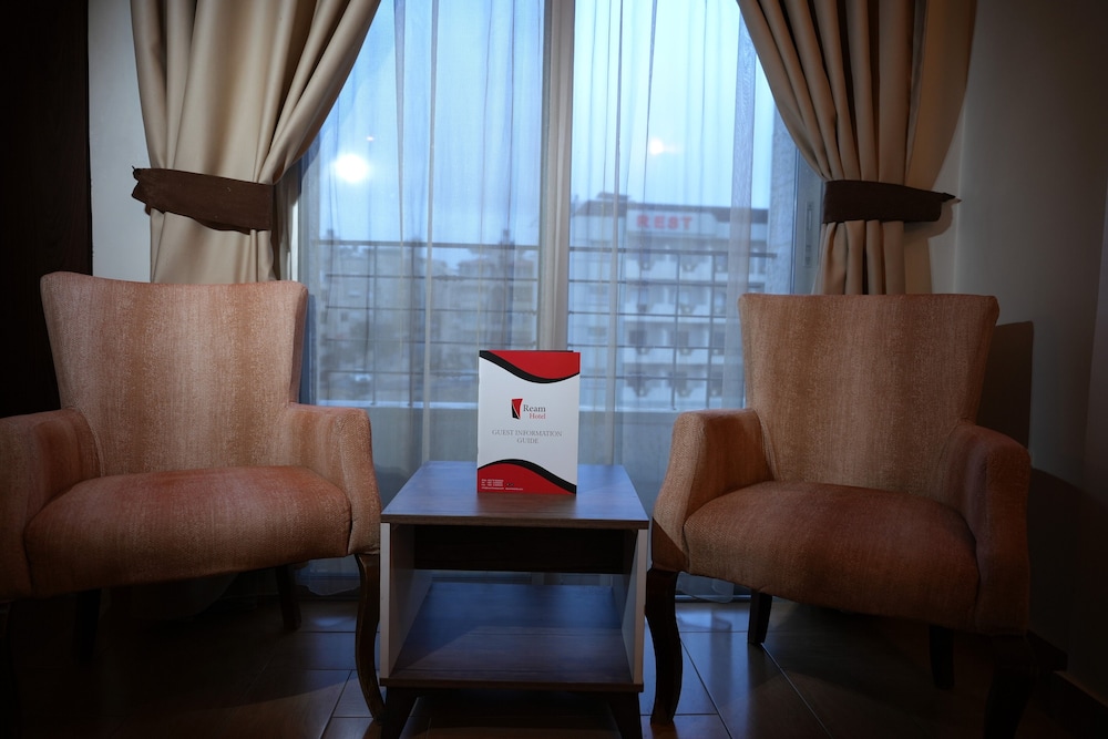 Ream Hotel 33/50