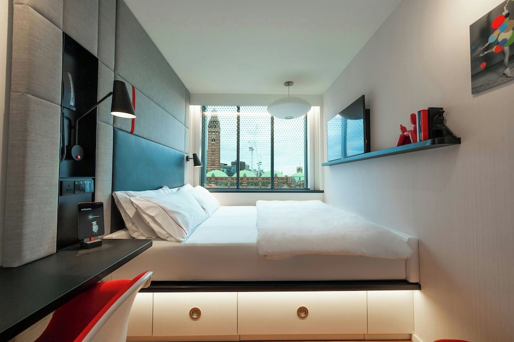 غرفة بريميوم بسرير كينج بإطلالة، citizenM London Victoria Station 7/10