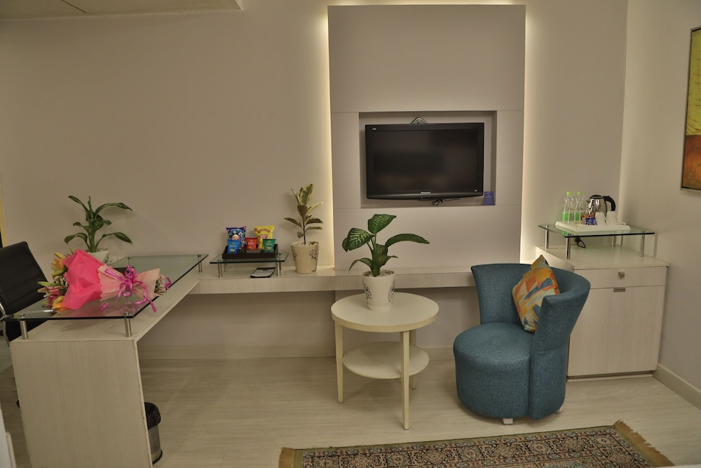 Sarovar Portico Naraina 37/54