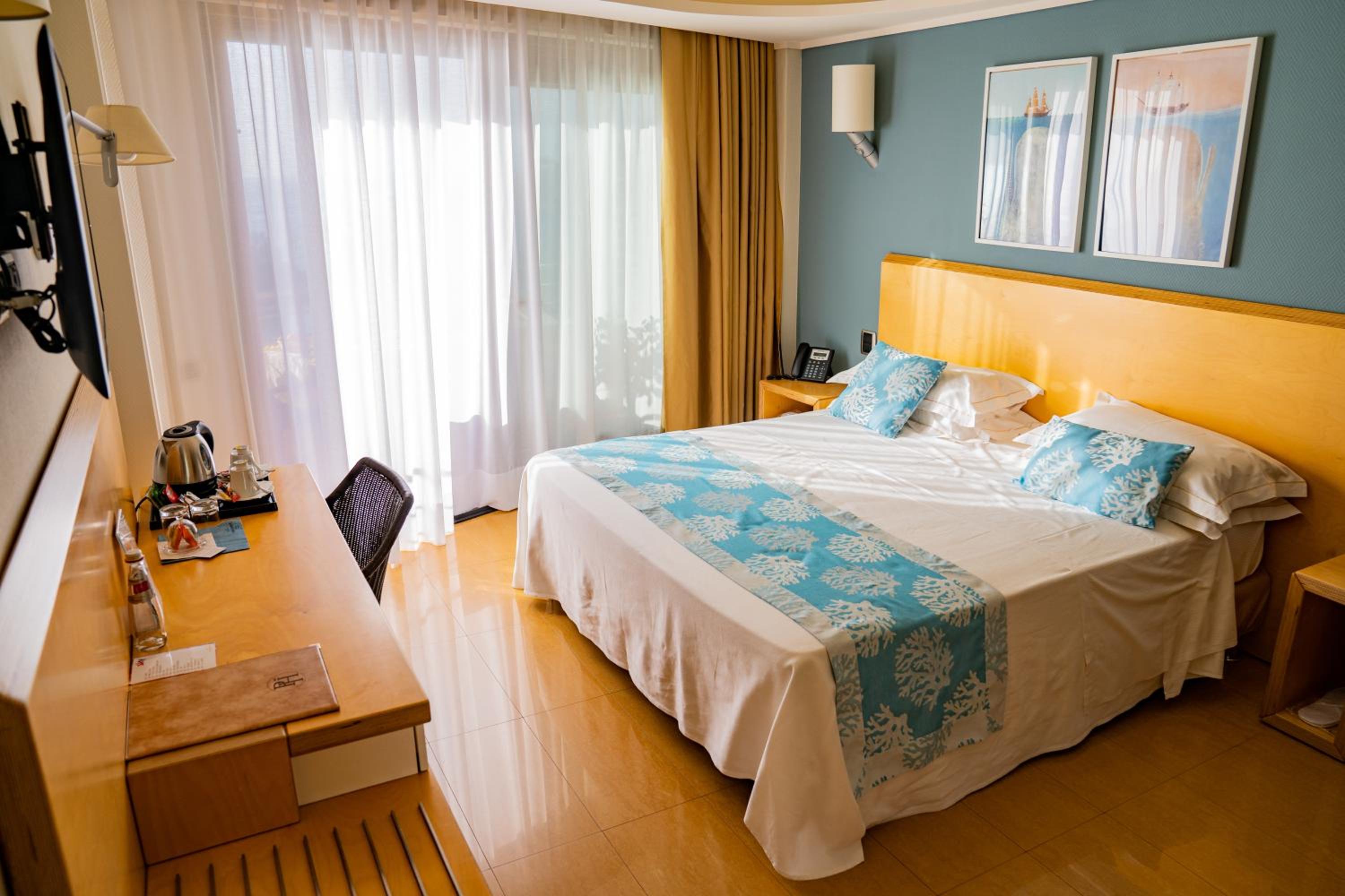 غرفة بسرير مزدوج بشرفة، Panoramic Hotel Taormina 3/5