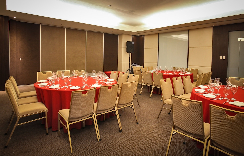 Limketkai Luxe Hotel 43/50