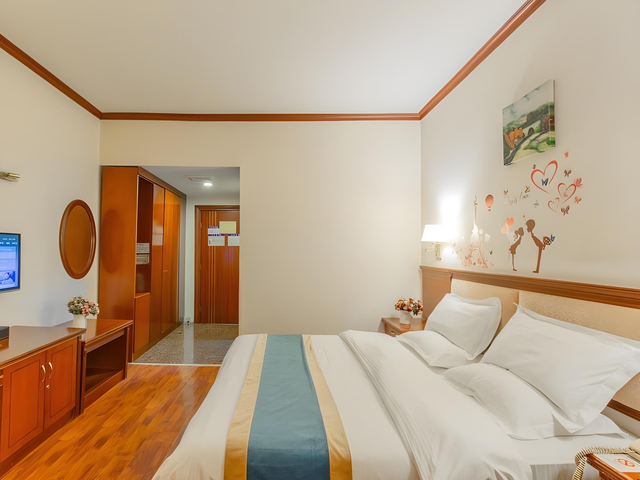 Feature, King Bed, Queen Bed