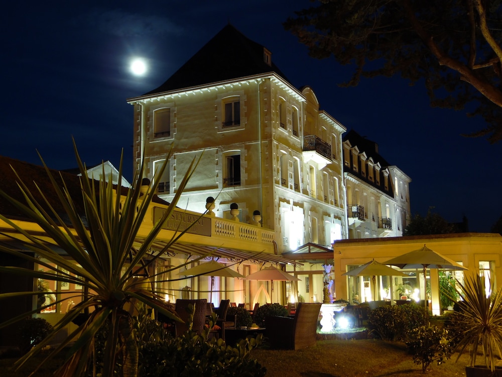 Grand Hotel de Courtoisville 6/73