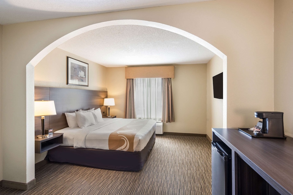 Quality Inn and Suites Fishkill South Near I-84 10/52
