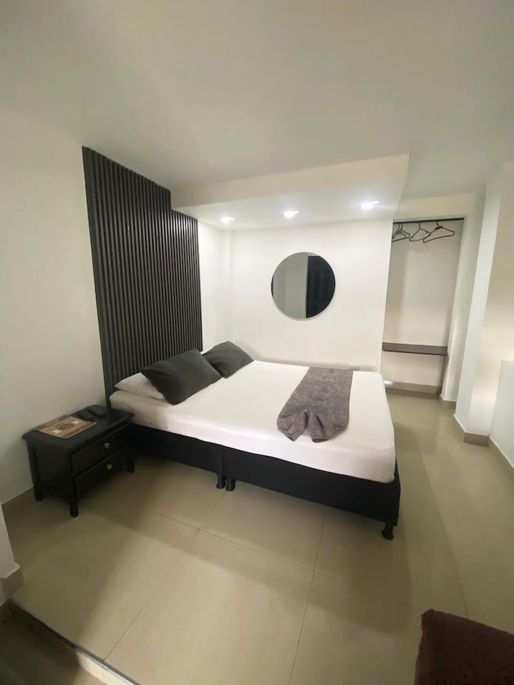 33Hotel 8/47