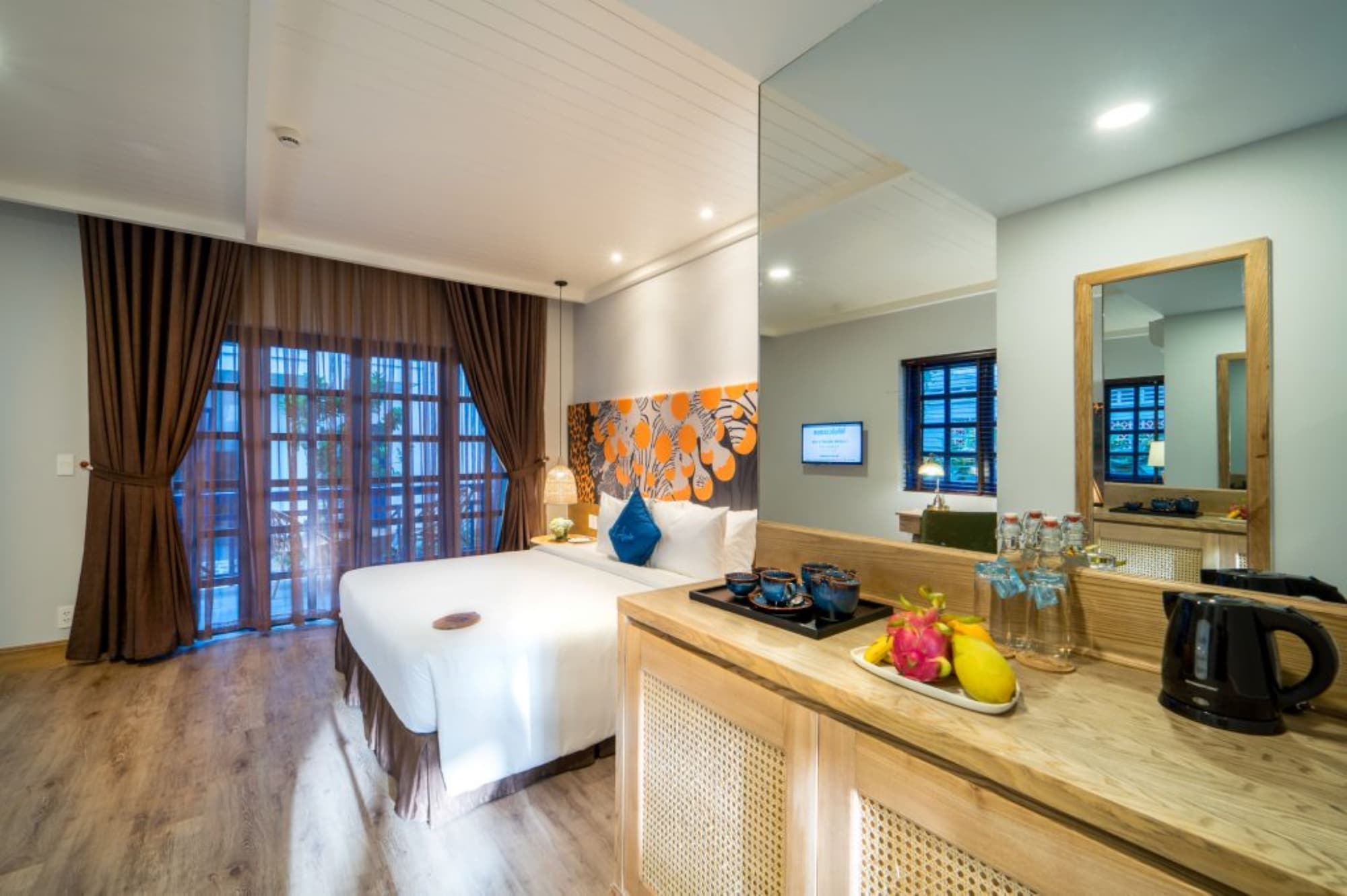 DELUXE, KING BED, GARDEN VIEW