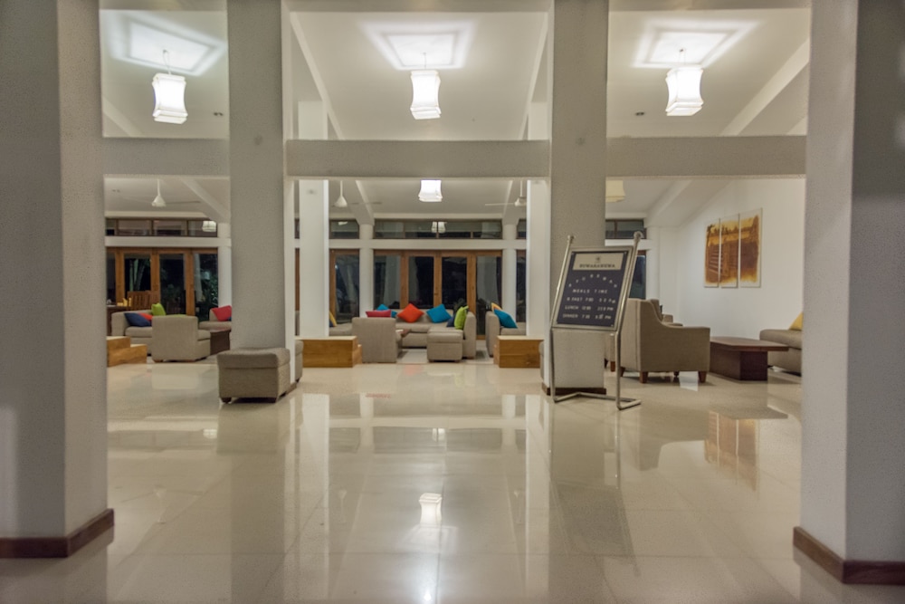 The Lakeside Hotel At Nuwarawewa 27/50