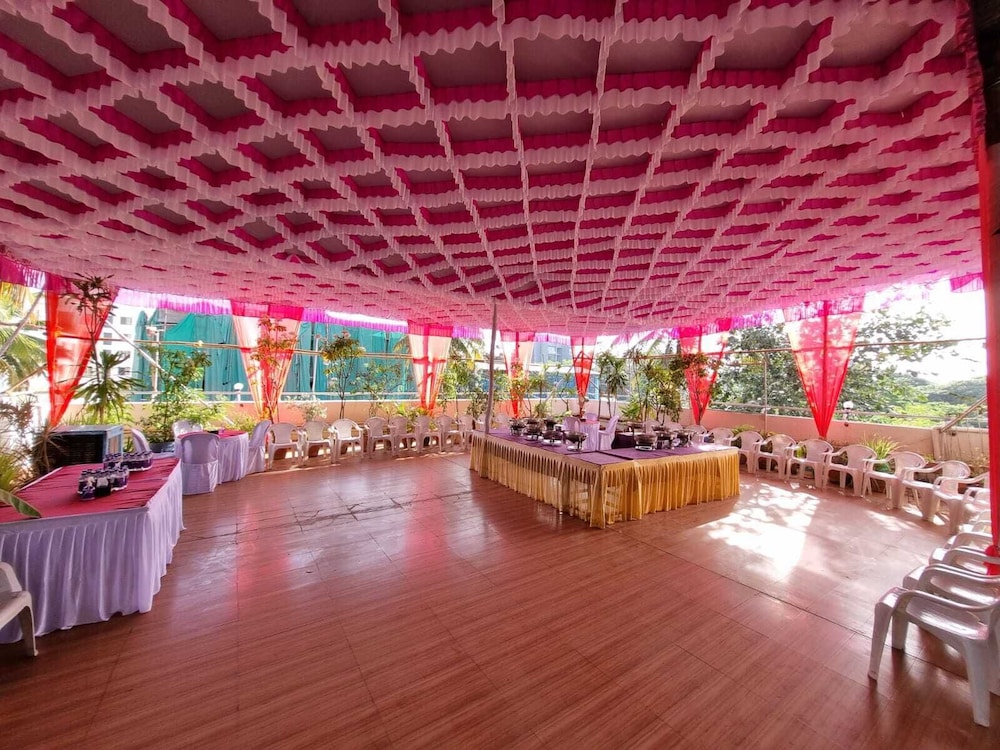 Hotel Raviraj 30/35