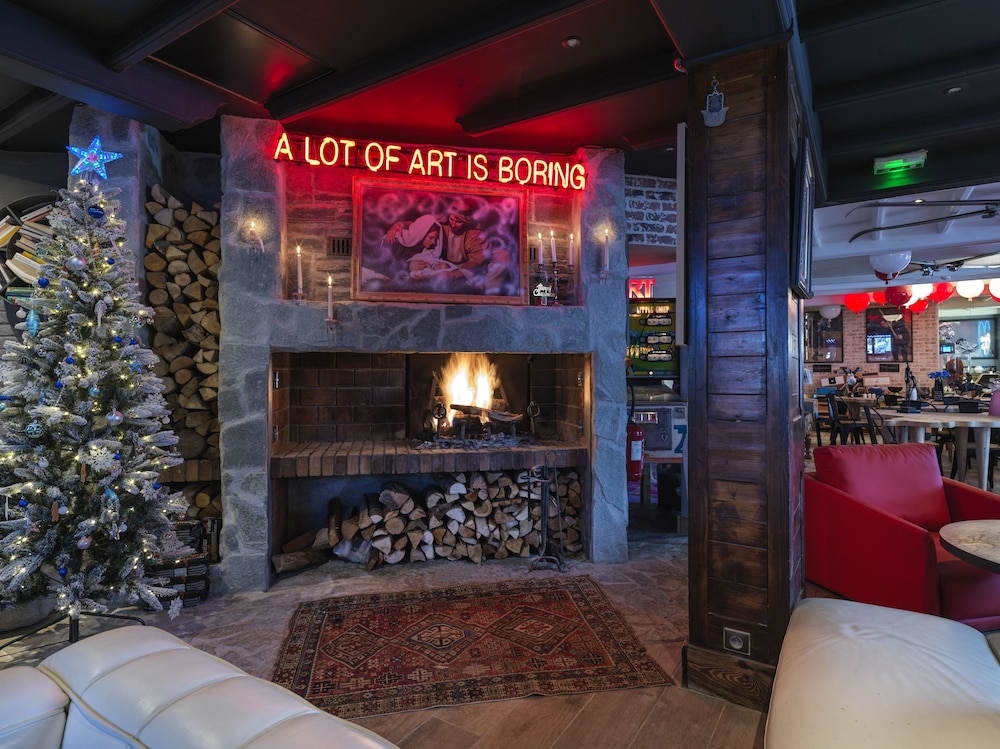 Snow Lodge Boutique Hotel 8/70