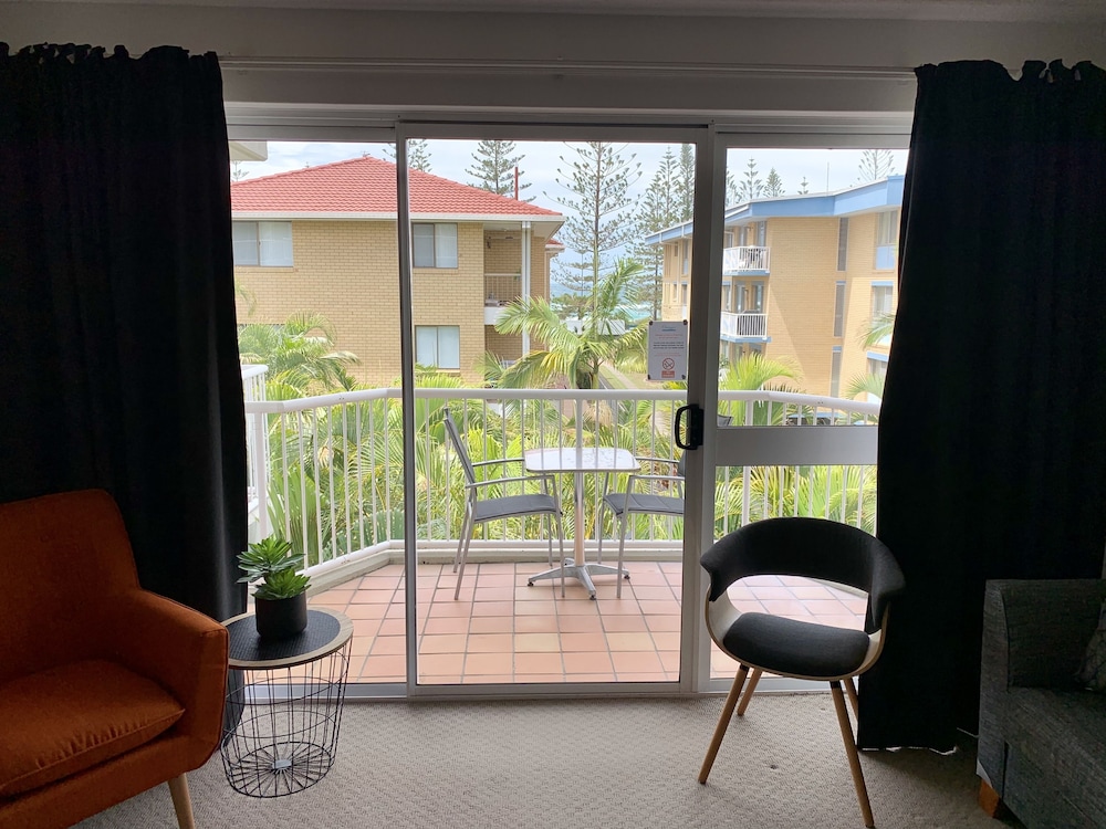 Outrigger Resort 36/76