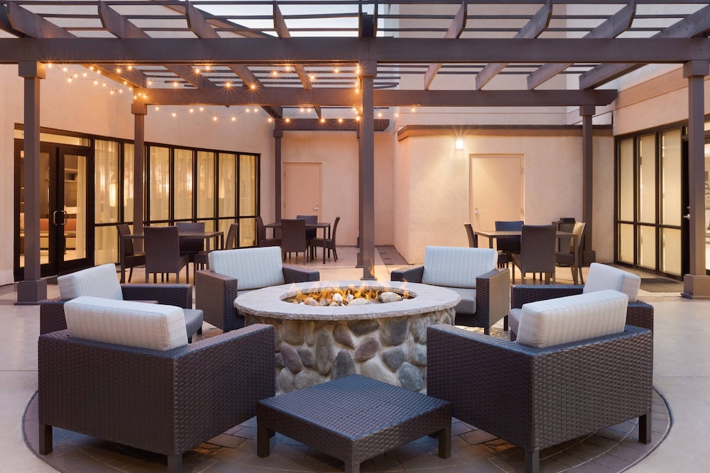 Courtyard by Marriott Charlotte Airport North 33/39