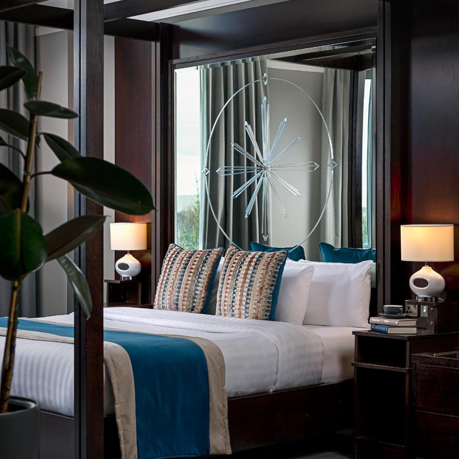Carlton, Suite