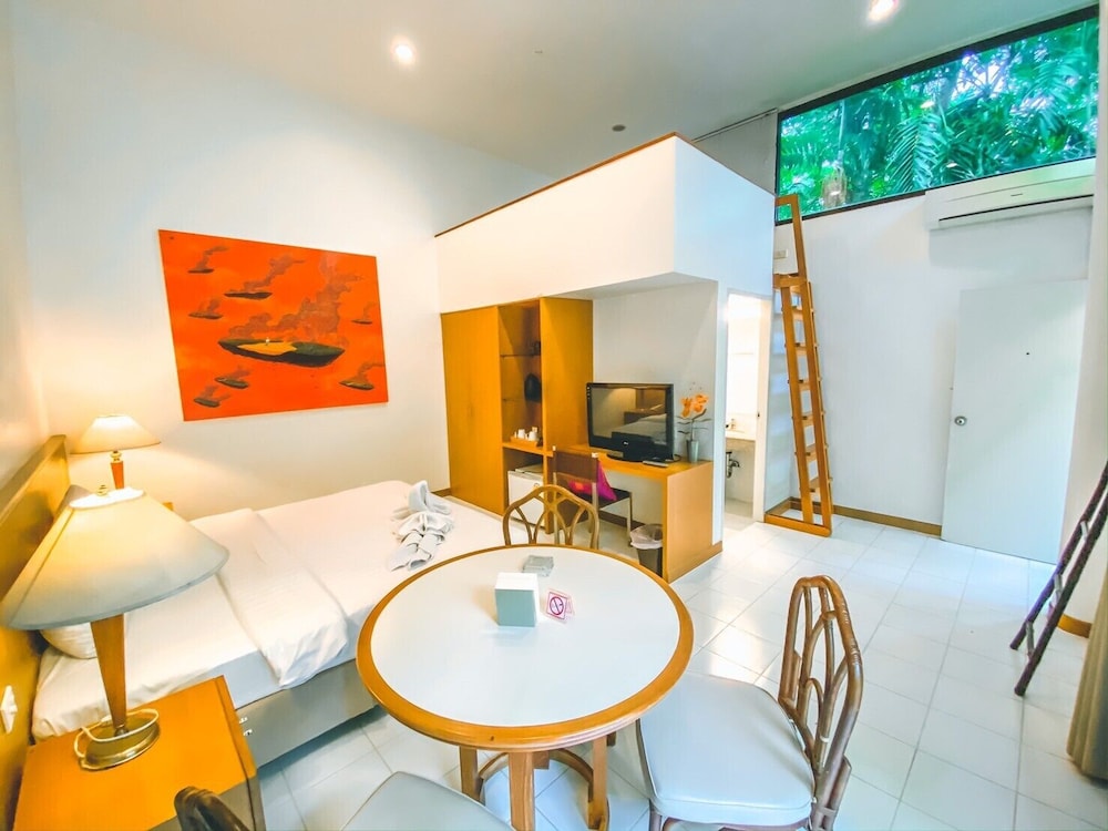 Nern Chalet Beachfront Hotel 48/74