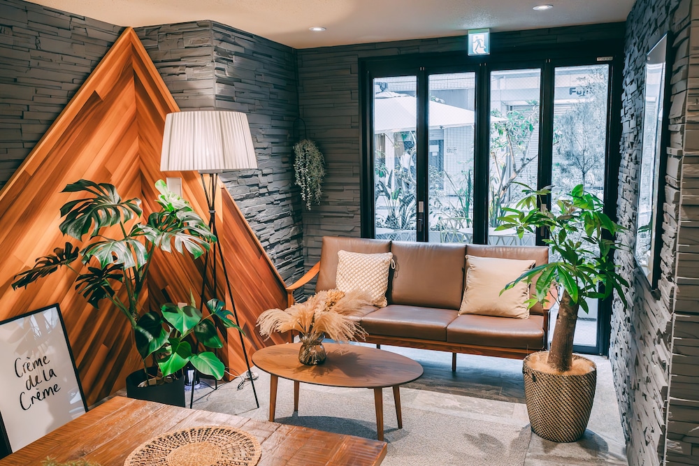 R Hotel Honmachi 11/17