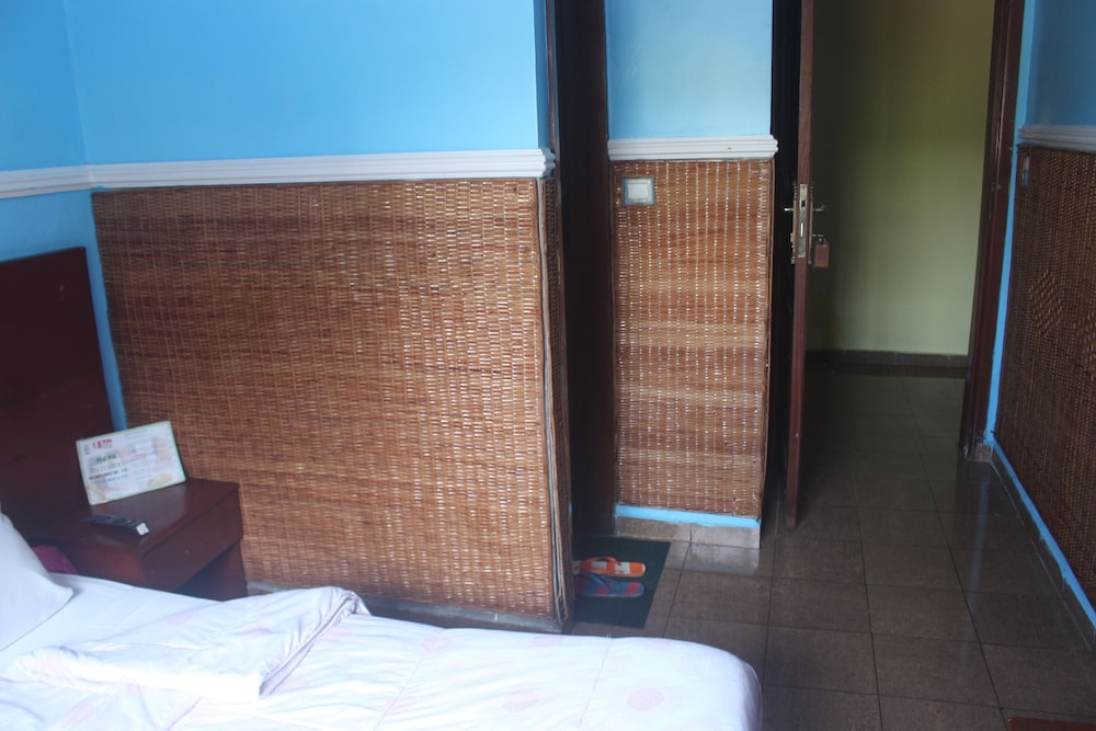 Liza Hotel 29/43