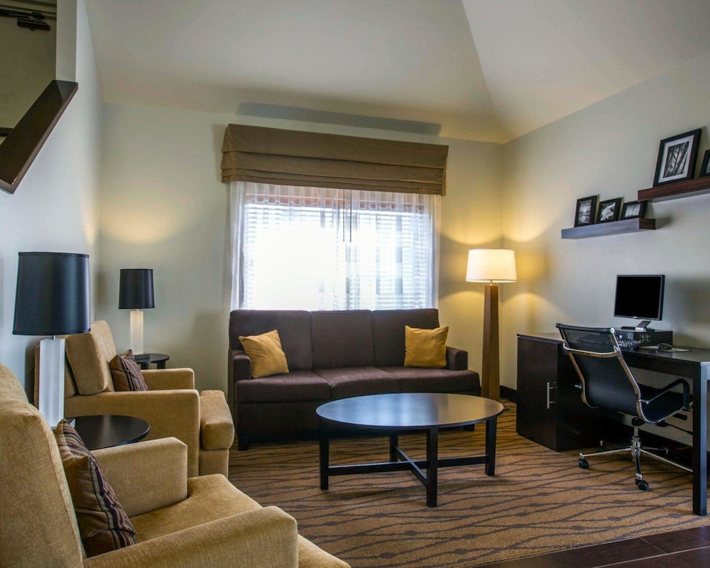 Clarion Pointe Sevierville-Pigeon Forge 24/43